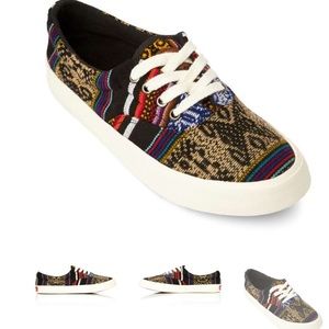 NWT Inkka Unisex Blackbird Oxford Sneakers